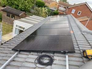Can Solar Panels Be Installed on a Flat Roof? featured image