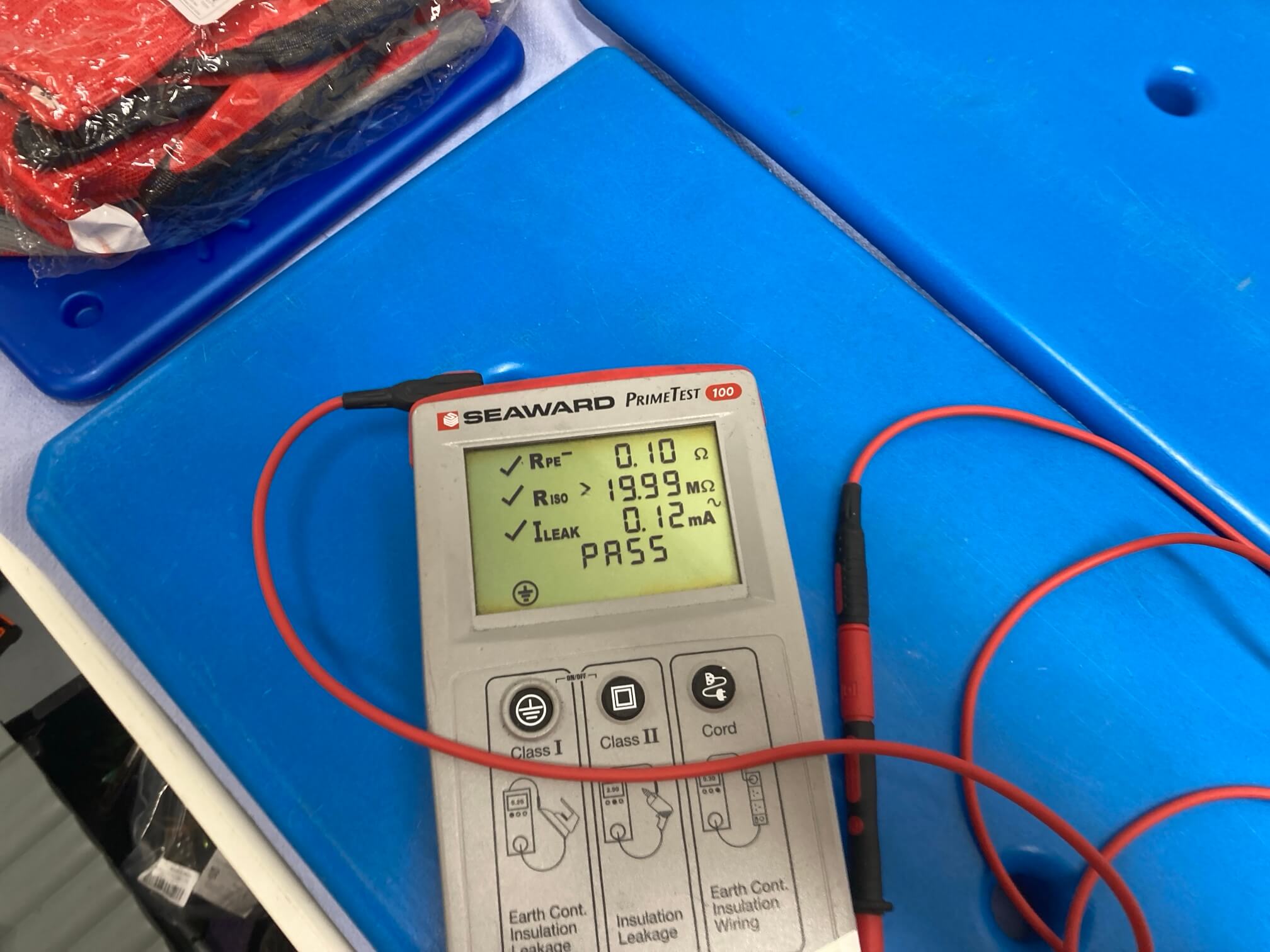 Seaward PAT tester showing a Class I appliance pass result