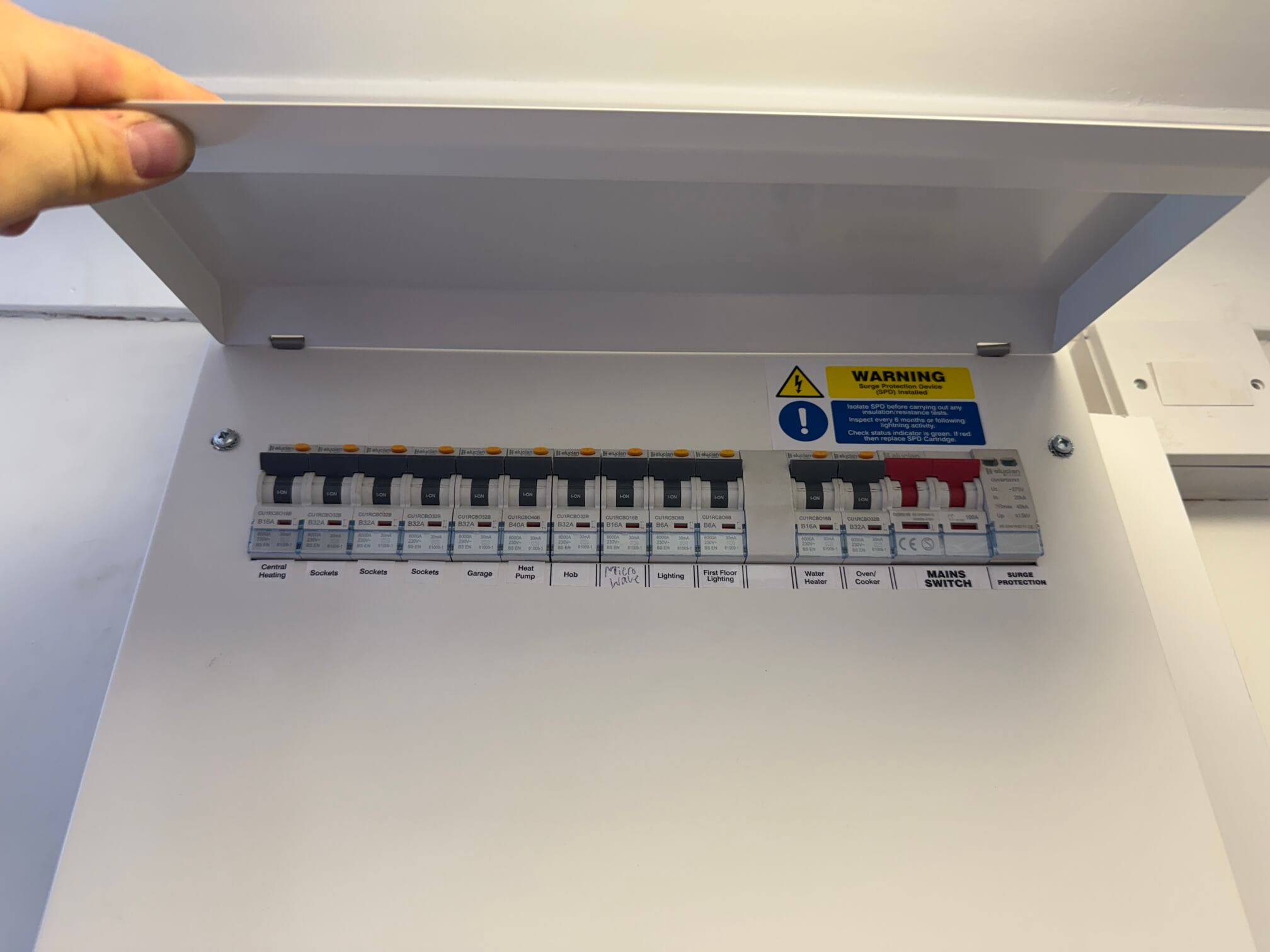 New consumer unit with individual protection and surge protection in Loddon